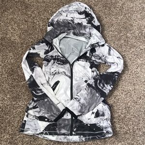 Unique Lululemon pack it up jacket size 2